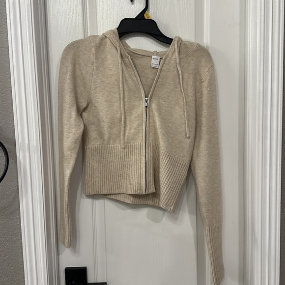 Gilly Hicks matching sweater knit set - Picture 4 of 10